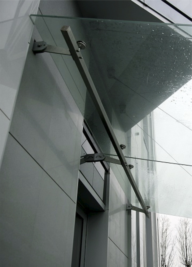 Скляний навіс-дашок